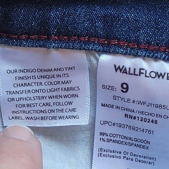 Wallflower The Mom Jean Shorts Size 9 NWT - Picture 5 of 8